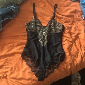 Lace body suit sz M